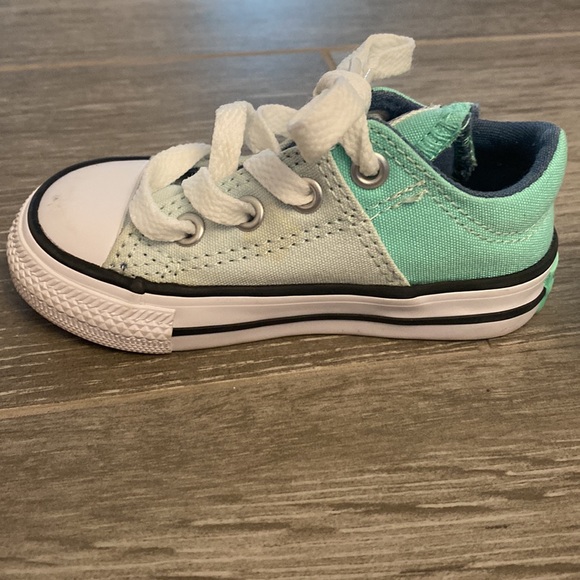 Converse sneakers size 5 - Picture 2 of 2